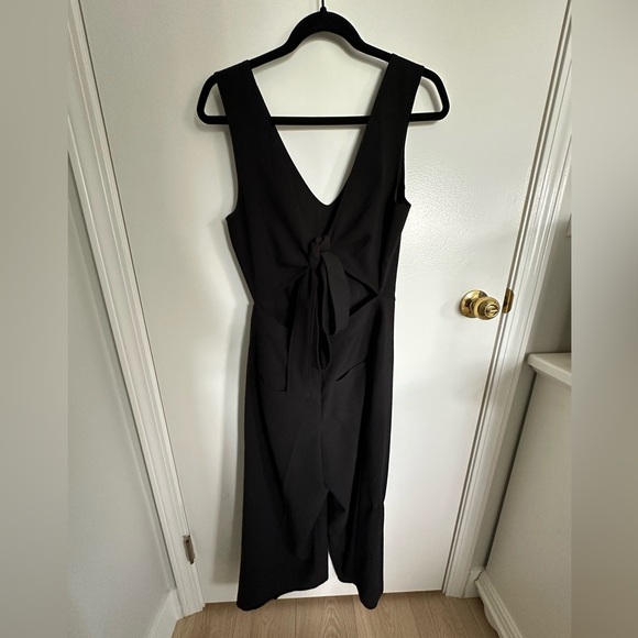 Club Monaco tie back black jumpsuit in size 6 - Picture 3 of 3